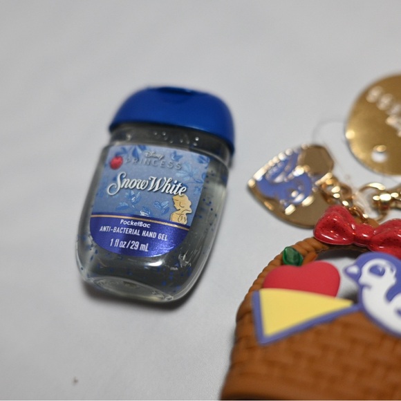 Bath & Body Works Disney Princess Snow White Pocketbac Holder Set NWT- IN HAND - Picture 7 of 7